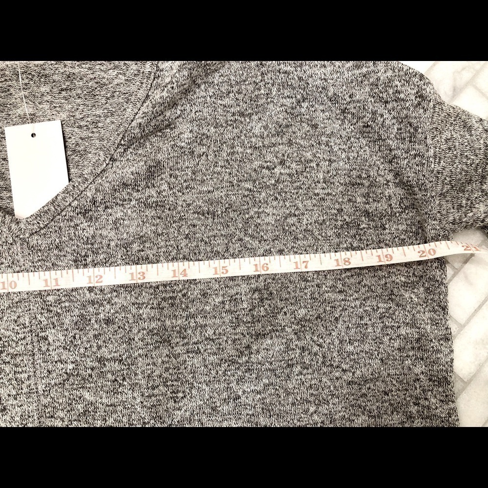 COIN1804 V-NECK SWEATER - size small - Picture 11 of 12